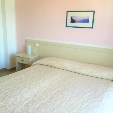 Emma Otel 2*